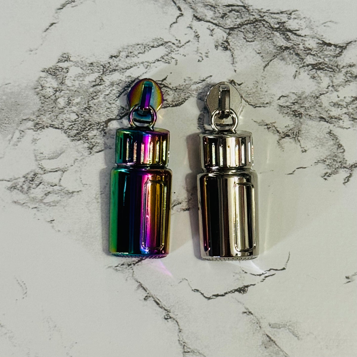 Bottle zipper pull