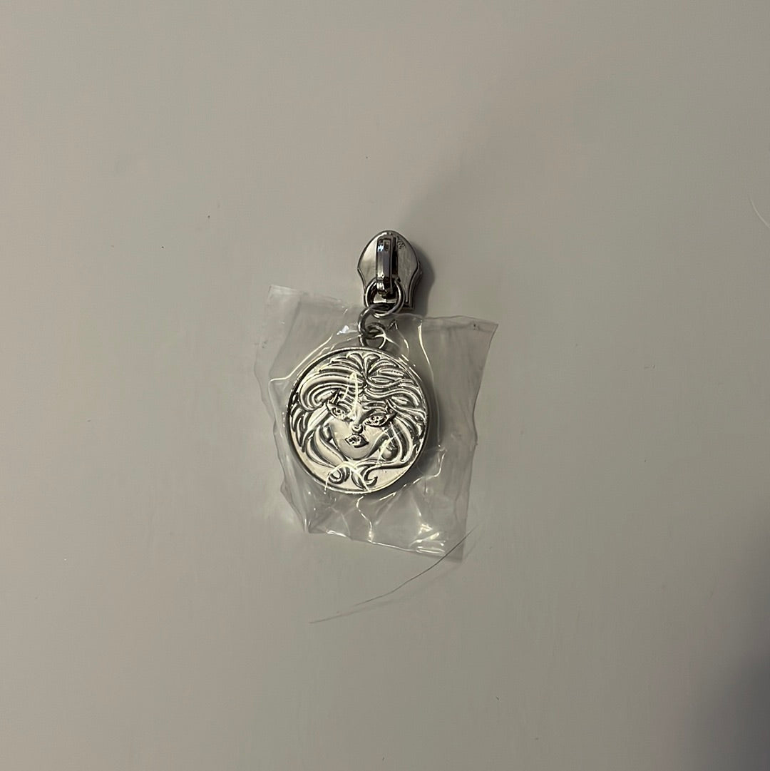 Madame Leota Zipper pull