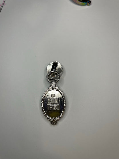 HM Zipper Pull